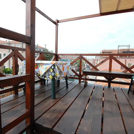 Campo San Trovaso Apartment *
